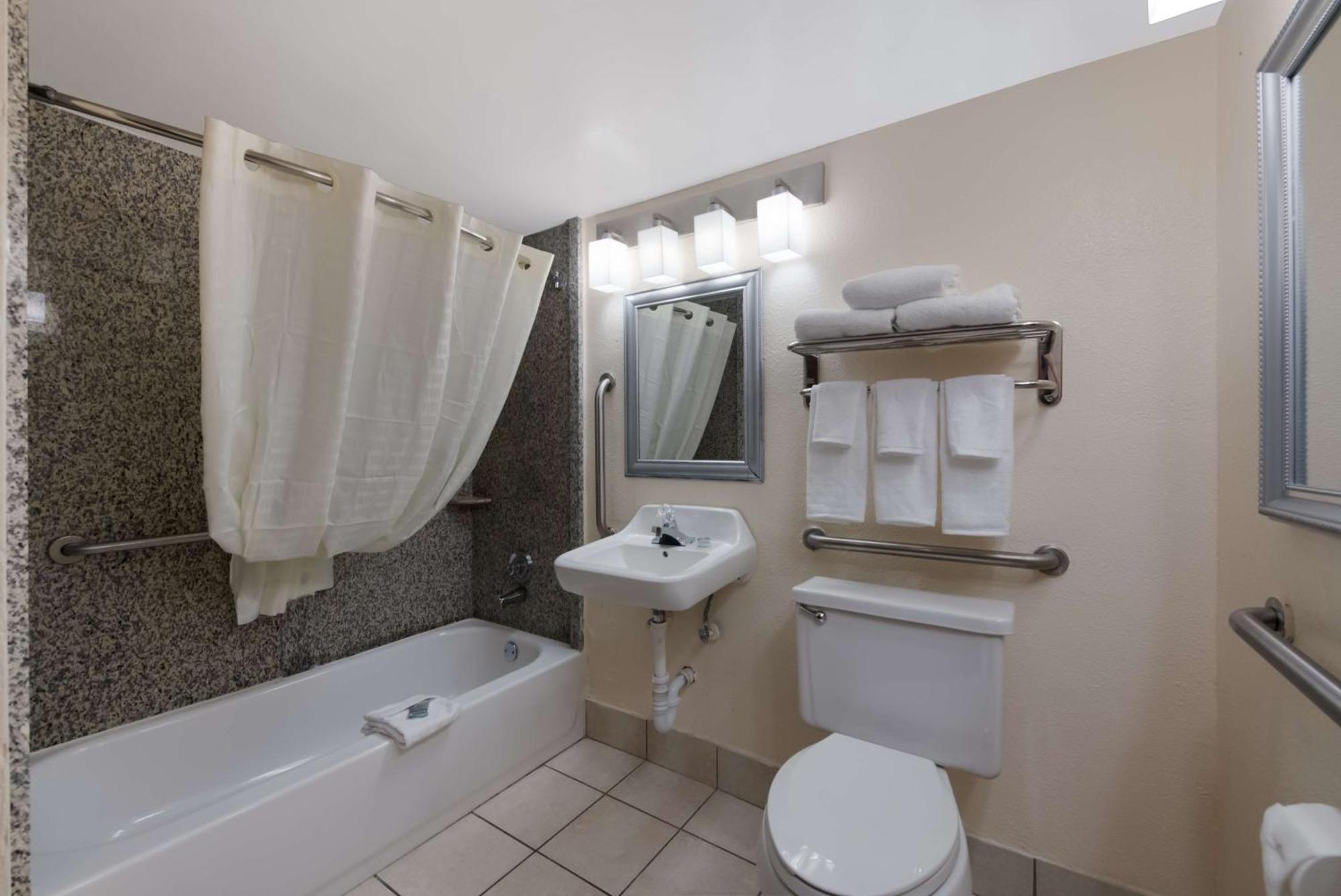 Best Western Hampton Coliseum Inn Ngoại thất bức ảnh